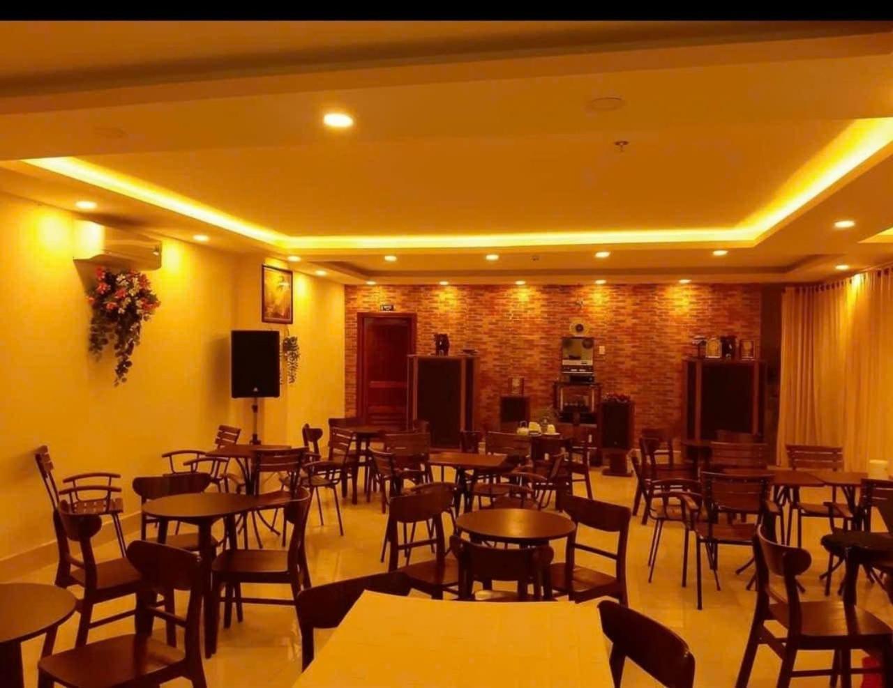 Khach San Ngu Long Hai Виньлонг Экстерьер фото